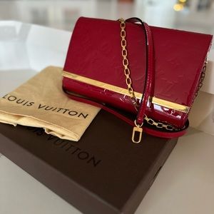 AUTH LOUIS VUITTON Vernis Clutch Ana Mv Ro Indien Red Crossbody Shoulder…